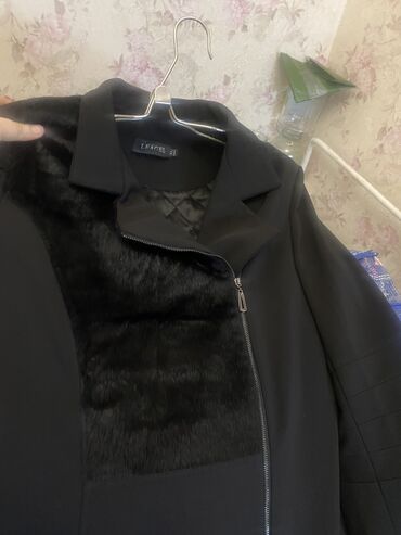 чёрное пальто: Пальто, L (EU 40)