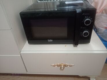 Кухонные вытяжки: Микроволновка Beko, Отдельностоящая, цвет - Черный, Б/у
