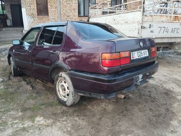 Volkswagen: Volkswagen Vento: 1994 г., 1.8 л, Механика, Бензин