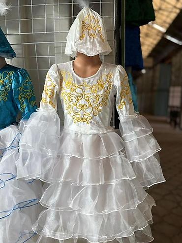 Детский праздничный костюм с капюшоном и пышной юбкой из многослойного