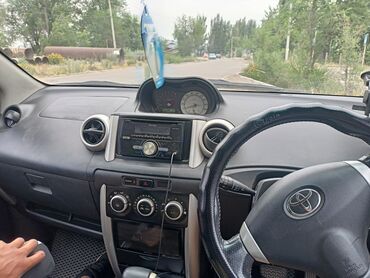 Toyota: Toyota ist: 2003 г., 1.5 л, Автомат, Бензин, Седан