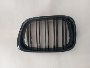 bmw 750: Bmw E39 radiator barmaqlığı(oblisovkası).İki xəttdir və sağ üçündür
