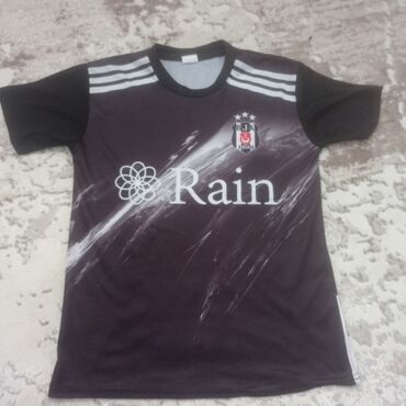 İdman formaları: Salam Bu forma 8zn dir Besiktas Formasıdır 2.3 defe Geynilib Masazırda