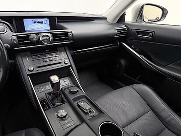 Lexus: Lexus IS: 2019 г., Бензин — 12