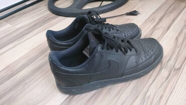 мужские куртки в бишкеке: Мужские кроссовки, 44, Nike, Б/у, цвет - Черный, Самовывоз