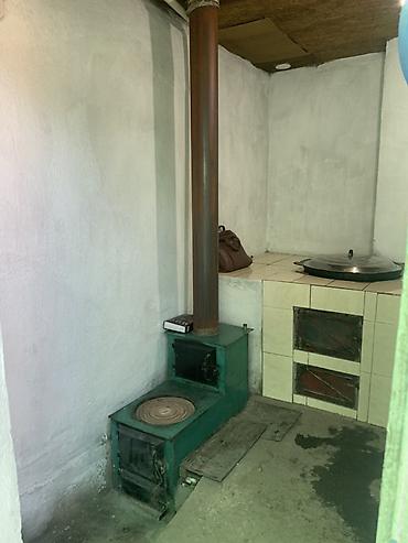 Продажа коттеджей и домов: Продаётся частный дом с мебелью на фото. Описание: Каракол, Салиева 35 — 16