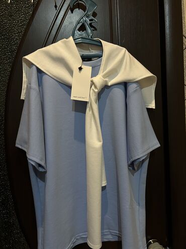 pen 22: Yenidir heç geyinilməyib, etiketi üzərindədir. Ölçü 42 lakin oversize
