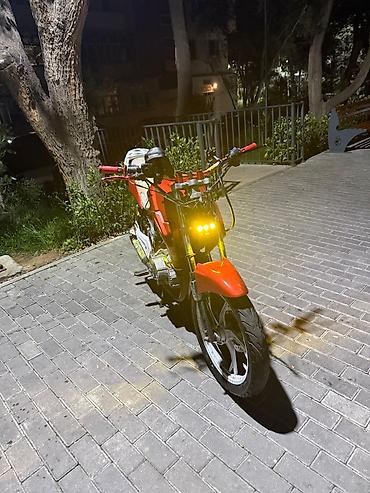 2 el motor: Qırmızı rəngli şəhər tipli motosiklet Texniki xüsusiyyətlər və — 1