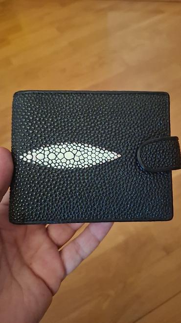 Qara rəngli kişi pulqabısı/kartqabı - Material: toxumalı səthə malik