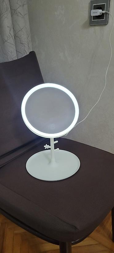 islənmis guzgulər: LED işıqlı masa güzgüsü - Dairəvi güzgü ətrafında inteqrə olunmuş LED — 3