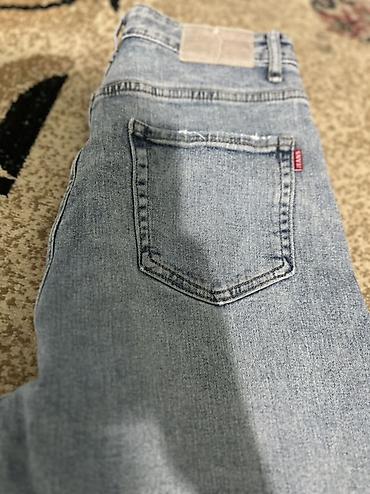 Джинсы: Набор джинсов (3 пары), синие/голубые оттенки, варёный/acid wash. 3 — 9