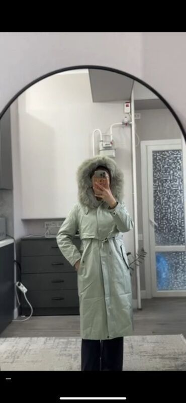 длинное трикотажное платье с капюшоном: Пуховик, Длинная модель, Китай, С поясом