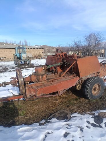 Тракторы ЮМЗ: Трактор колесный с кабиной, класс тяги примерно 1,4–1,5 (визуально — 8