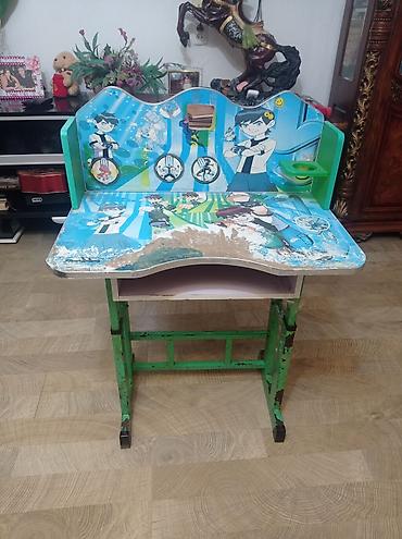 parta masa: Ben 10 dizaynlı uşaq yazı masası. Masa rəngarəng Ben 10 personaj — 6