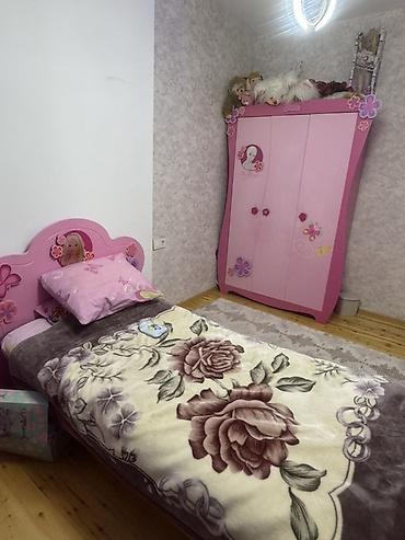 ereb mebeli: Barbie temalı uşaq otağı mebel dəsti Tərkib: - Tək nəfərlik çarpayı — 4