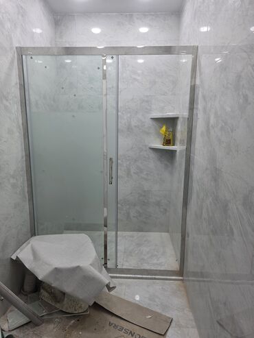 кабинка для душа: Şüşə duş kabinası, hamam otaqları üçün uyğundur. Şüşə sürüşmə qapı