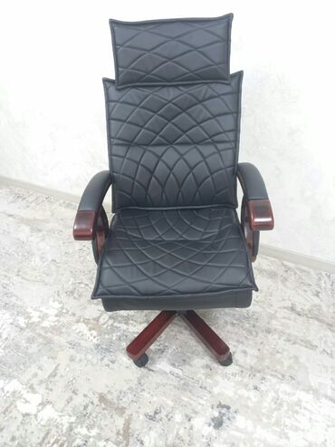 бу офисные кресла: Продаю офисное кресло