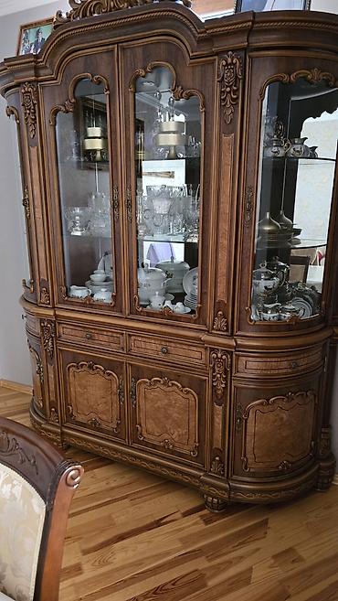 Klassik üslubda taxta bufet-vitrin - Material: keyfiyyətli massiv