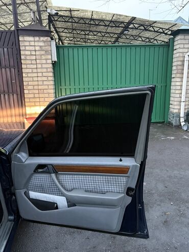 Mercedes-Benz: Mercedes-Benz W124: 1993 г., 2.2 л, Робот, Бензин, Седан — 12