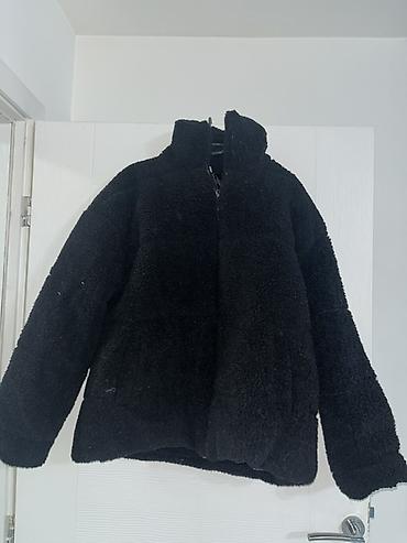 decathlon jakne za skijanje: Crna teddy jakna - Materijal: mekan i topao “teddy”/flis koji pruža — 1