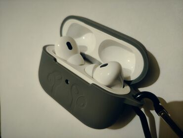 airpods левый наушник: Продаю айрподс про состояние нормальное почтие новое 4 дня прошел