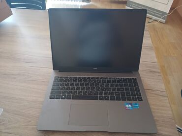 Masaüstü kompüterlər və iş stansiyaları: Intel Core i5, 16 "