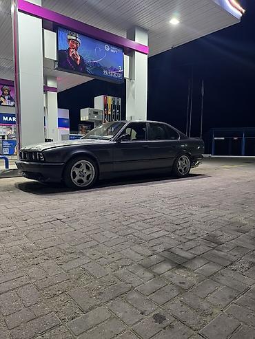 авто полироль: BMW 5 series: 1990 г., 2.5 л, Механика, Седан — 2