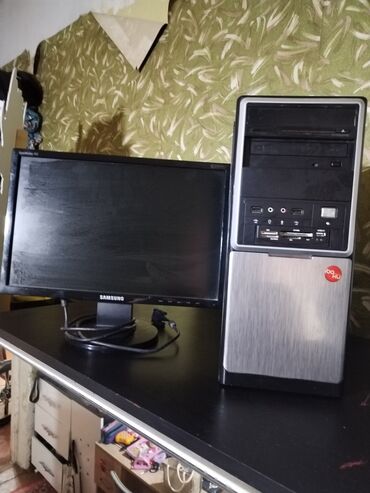 Masaüstü kompüterlər və iş stansiyaları: Personalni komputer klaviaturasi var mouse var dinamik var