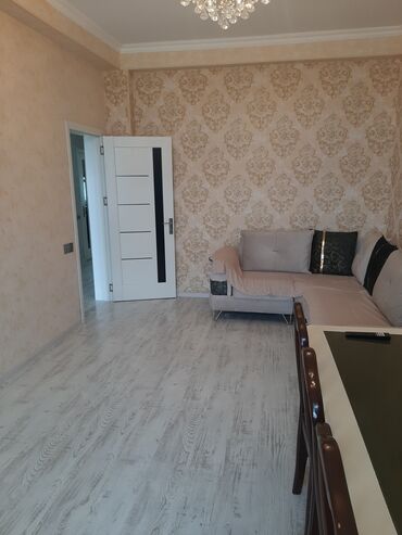 Uzunmüddətli kirayə mənzillər: Mənzil – san/qovşağı və balkon təsviri - Hamam: Divar və döşəmə — 12