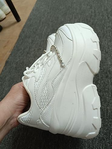 Patike: Beli ženske patike,debeli đon . original " bershka" — 8