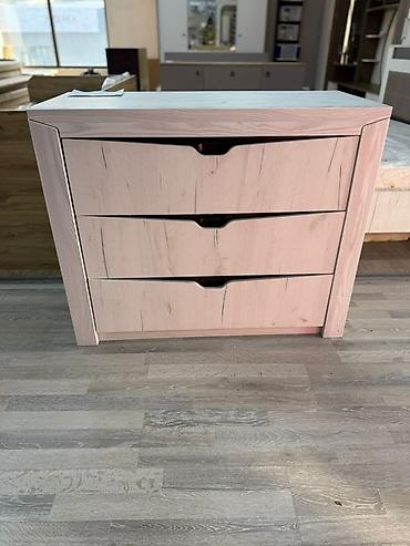 Спальные гарнитуры: Спальный гарнитур «Элегант 4» Состав комплекта: - Двуспальная кровать — 10