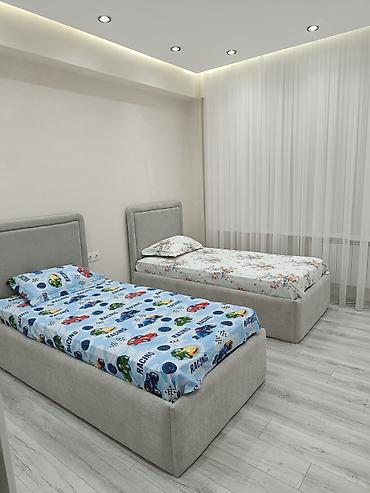 perde: Uşaq/yeniyetmə otağı üçün iki ədəd tək nəfərlik çarpayı dəsti — 1