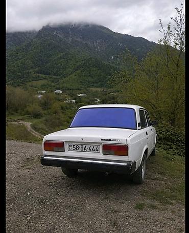 bmw e 39: Lada 2107, ağ rəng, sedan kuzov. Arxa ötürücülü, 4 qapı, 5 yerlik — 2