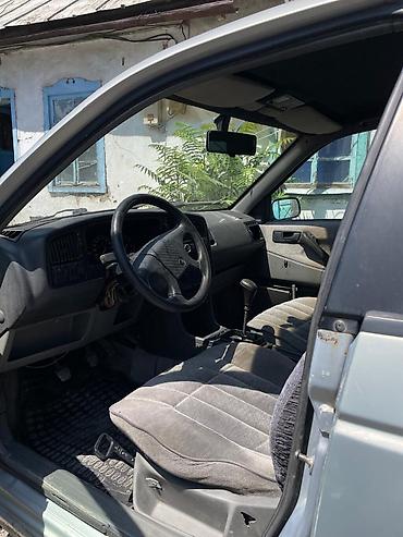 210 4.3: Volkswagen Passat: 1992 г., Седан — 6