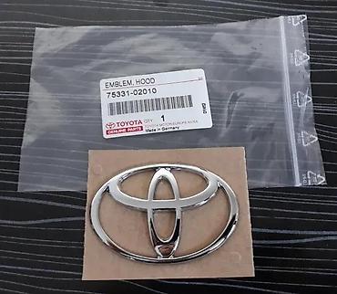 Auto delovi, gume i tjuning: Samolepljv znak Toyota 7,9 x 5,2cm - original. Samolepljvi znak Toyota — 1