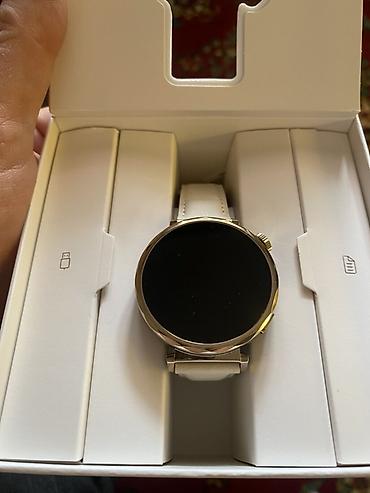 smart telefon: Huawei Watch GT 5 – zərif qızılı çərçivə və açıq krem rəngli dəri — 1
