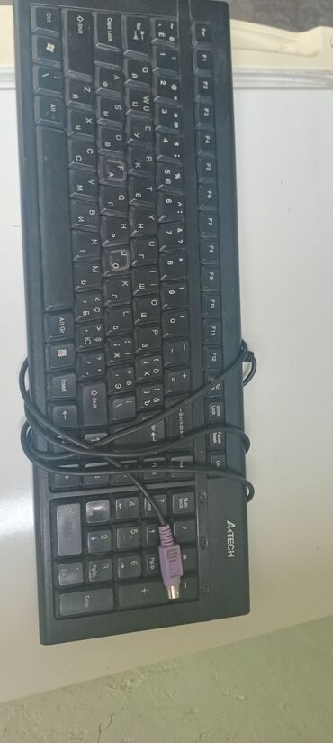 kompyuter satilir: Personal kompüter üçün klaviatura bütün knopkaları işləkdir. Nizami