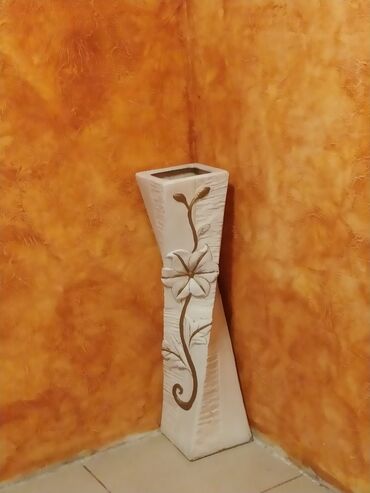 напольная ваза: Продаю напольную керамическую вазу высота 70 см небольшой мини торг