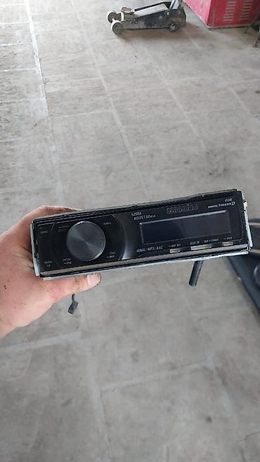 телефон fly fs502 cirrus 1: Pioneer DEH-7150/1B avtomobil maqnitofonu - Ön panel: USB giriş — 1