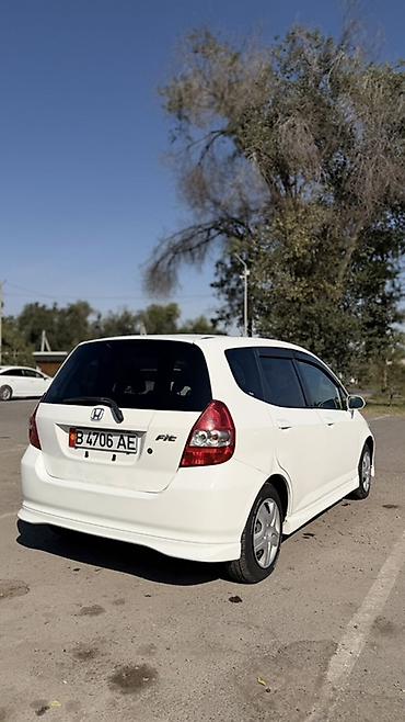 getz 2: Honda Fit: 2001 г., 1.3 л, Вариатор, Бензин, Хэтчбэк — 5
