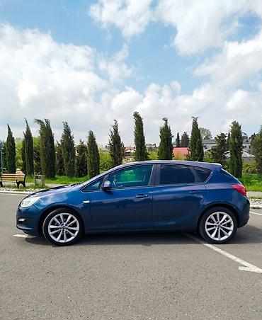 gence masin salonu: Opel Astra: 1.4 l | 2010 il 243000 km Hetçbek — 4