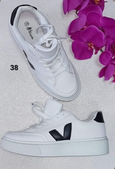 Women's Sneakers and athletic shoes: 41 na lalafo.rs — 10 Women's Sneakers and athletic shoes: 41 — 10
