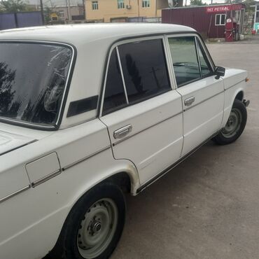 ваза стеклянная прозрачная высокая без узора: VAZ (LADA) 2106: 1.3 l | 1998 il 48847 km Sedan