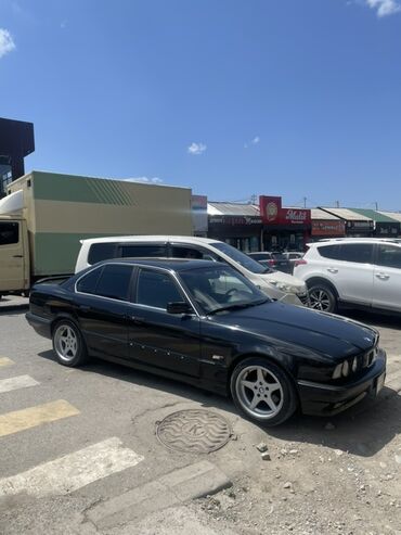 привозные двигатели в бишкеке на мерседес: Классический черный седан BMW 5-й серии (кузов E34) с характерным