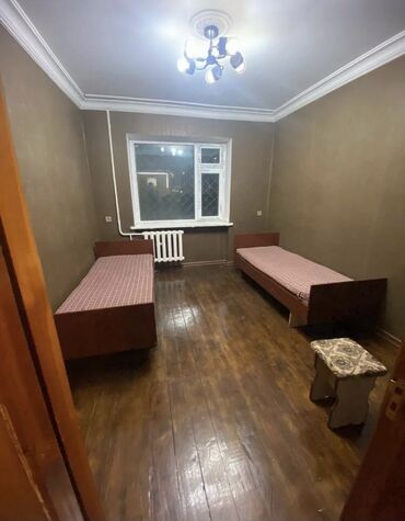 листы для навеса: Продам 2 кровати и диван, цена 5000 за все