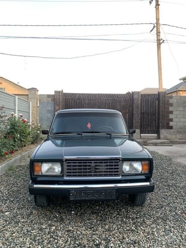 авто в рассрочку лизинг: Автомобиль Lada 2107 зеленого цвета с классическим четырехдверным