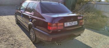 Volkswagen: Volkswagen Vento: 1993 г., 1.8 л, Механика, Бензин, Седан