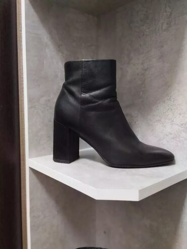 зимний обувь: Ботинки и ботильоны Renzoni, 38, цвет - Черный