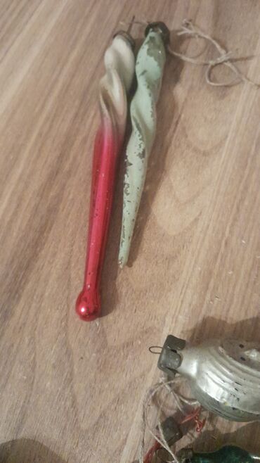 Yeni il oyuncaqları və bəzəkləri: Məhsul: Köhnə yolka bəzəkləri – 5 ədəd klipsli oyuncaqlar Təsvir: - — 18