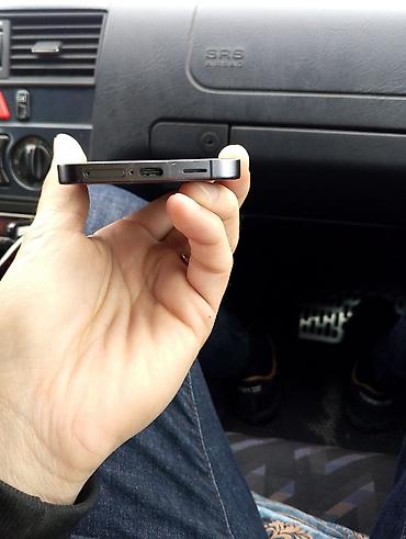philips xenium x700: Kompakt smartfon - Korpus: düzbucaqlı, qara rəng, metal çərçivə - Alt — 1